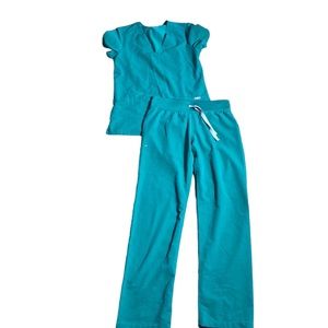 Figs technical collection scrub set in green xxs and xxsp Casma Livingston
